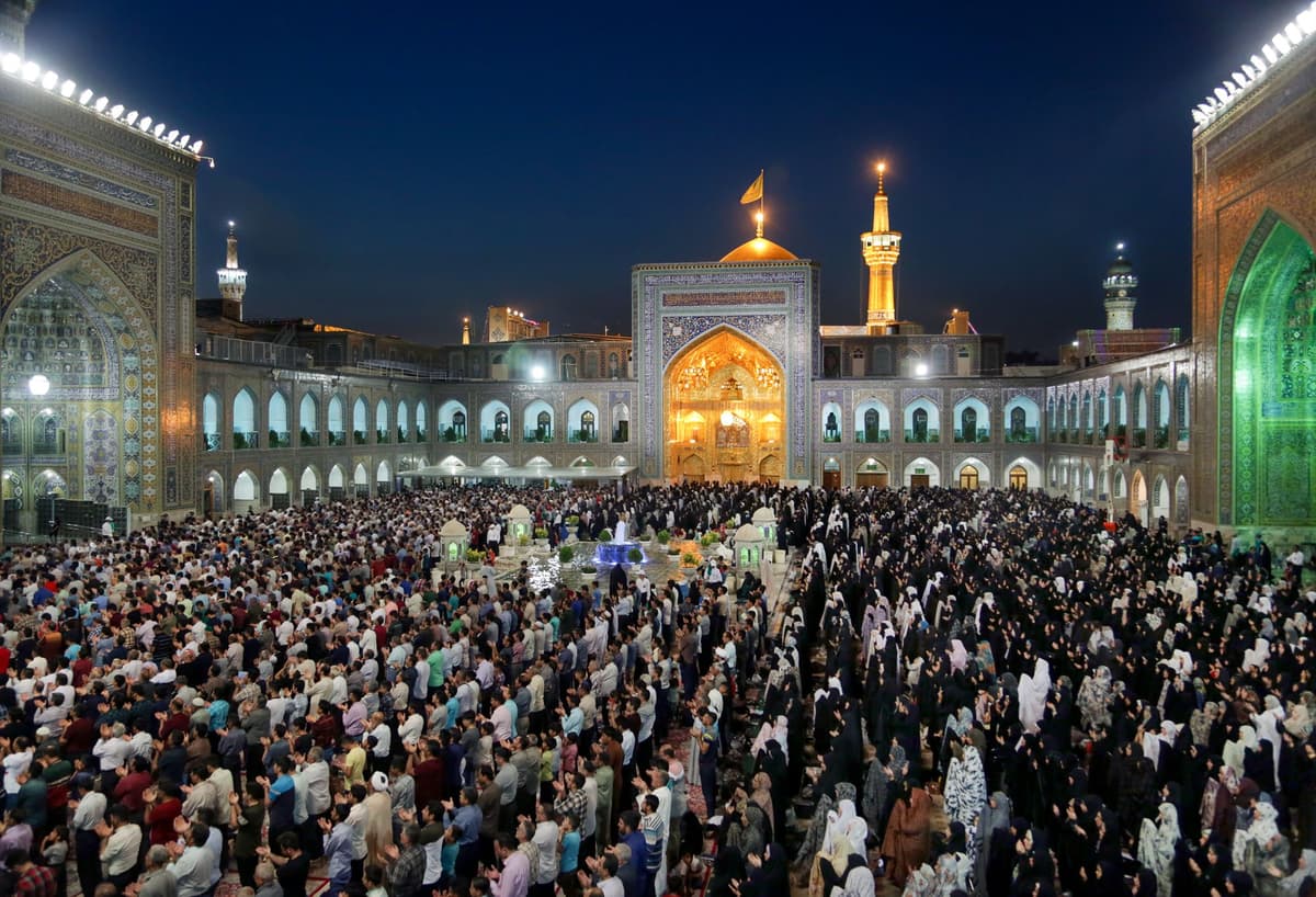 مکان های برگزاری نمازهای جماعت در حرم مطهر رضوی