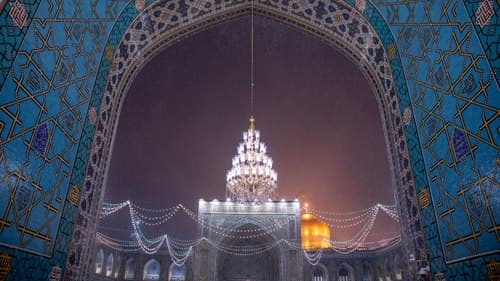  ایوان مقصوره گوهرشاد در شب برفی