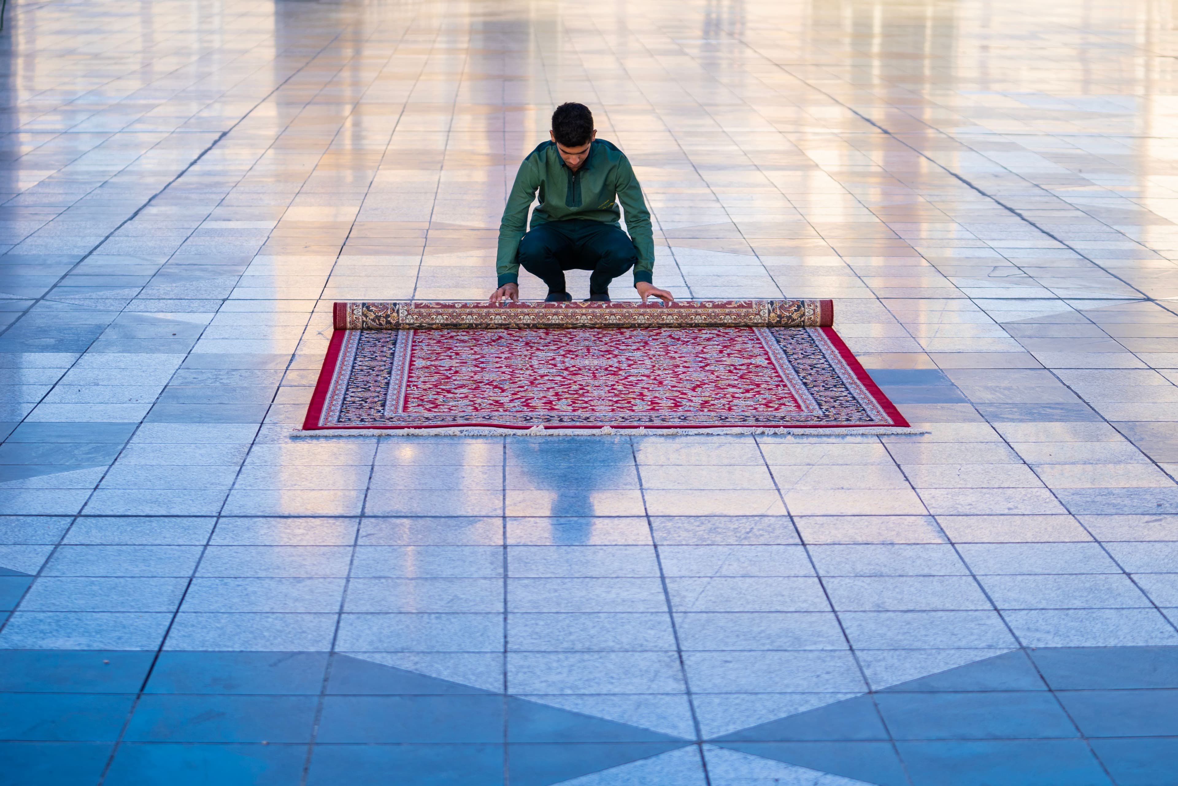 خادم فرش حرم مطهر رضوی