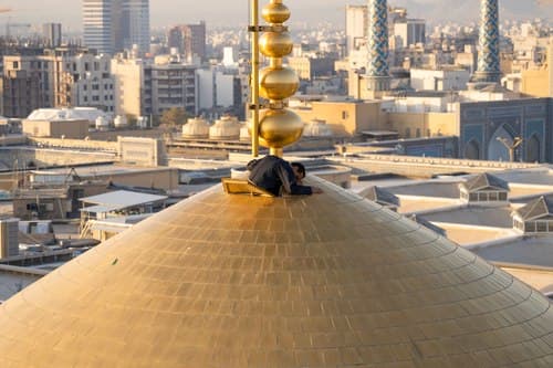 بغل امام رضا علیه السلام