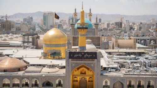 نصب کتیبه‌های ایام دهه‌ی پایانی ماه صفر در حرم مطهر رضوی