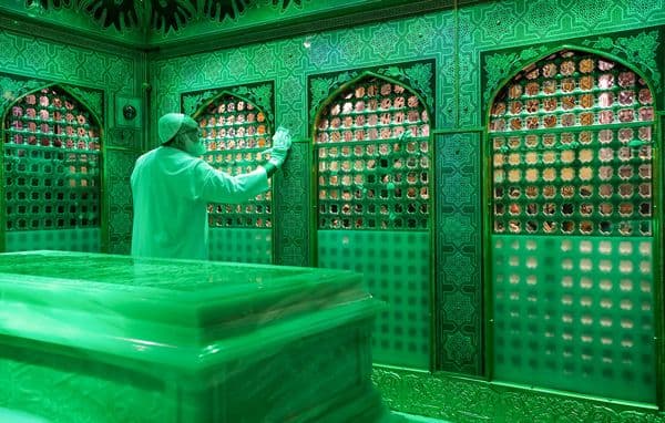 آئین های حرم | مراسم غبارروبی