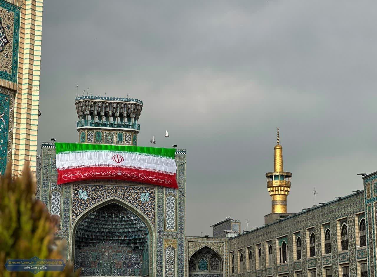  تزئین ایوان نقاره خانه با پرچم ایران