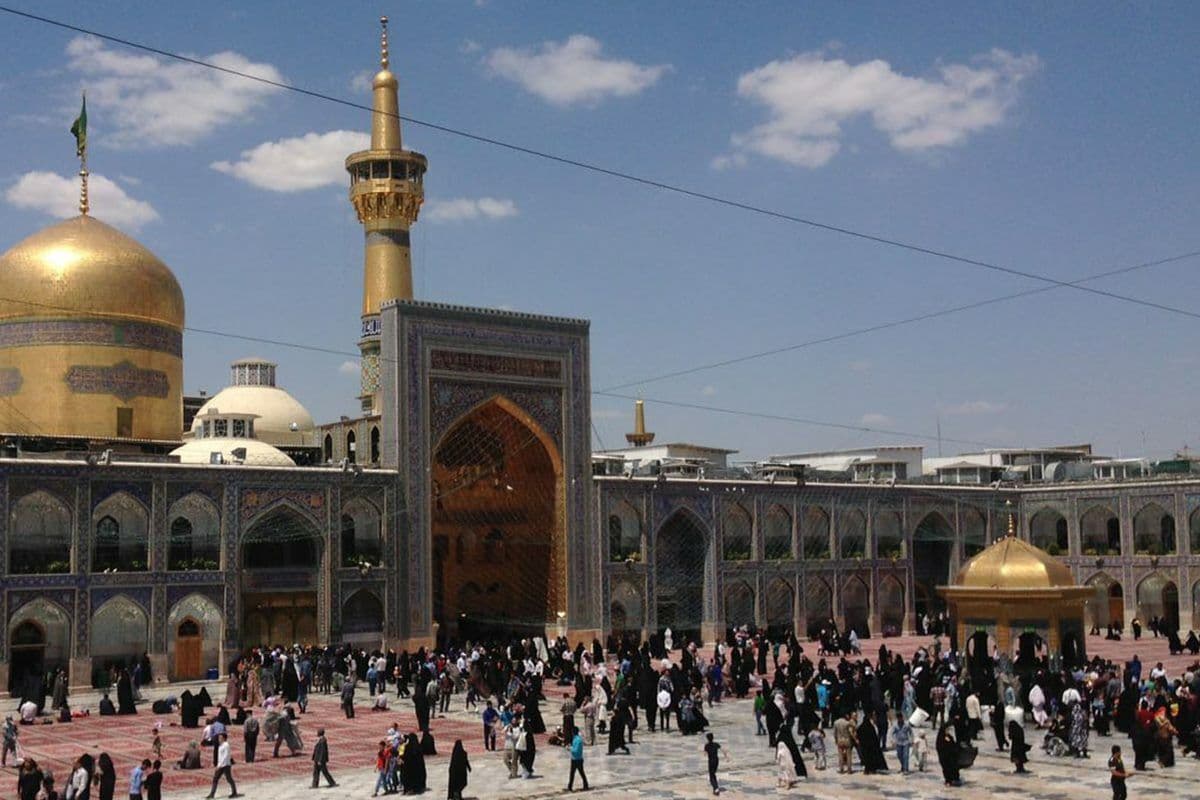 معرفی صحن انقلاب