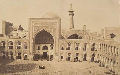 آیین های حرم | بستن و گشودن درب حرم