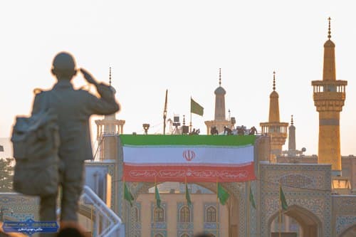 اهتزاز پرچم ایران در دهه مبارک فجر