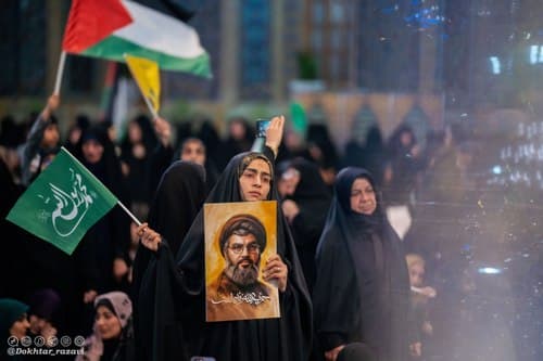 حضور بانوان در مراسم شهدای مقاومت