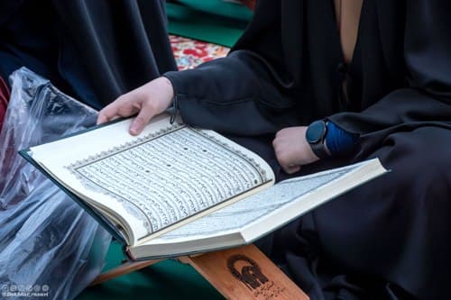 جزءخوانی قرآن کریم در حرم مطهر