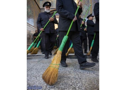 حرمتو جارو میزنم...