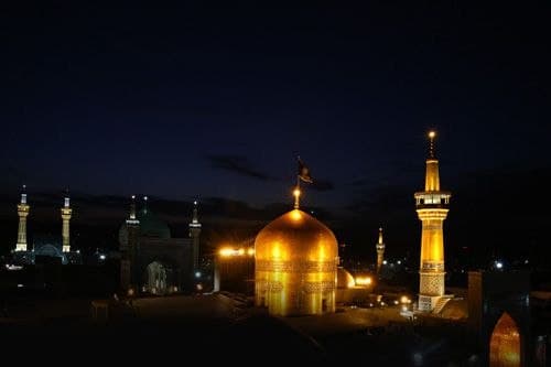 عکس | گنبد طلا در آسمان شب