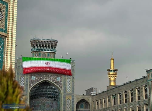  تزئین ایوان نقاره خانه با پرچم ایران