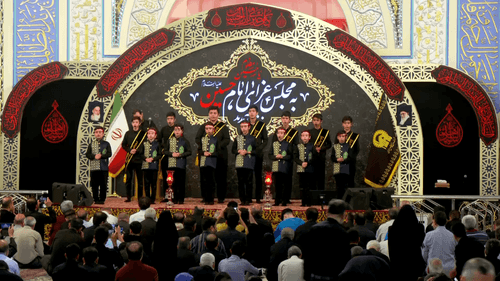 نزدیک غروب بود، تنها رفت به میدون