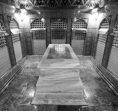 تاریخچه صندوق‌های مرقد مطهر