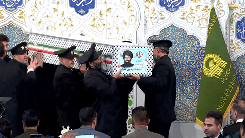 ورود پیکر شهید بی طرف به رواق امام