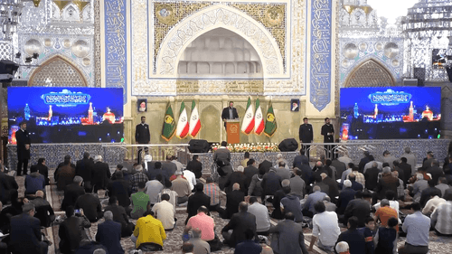 محتاج و اسیر خم گیسوی تو هستم