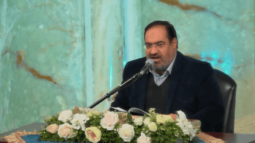 تو گفتی رتل القرآن ترتیلا بروی چشم