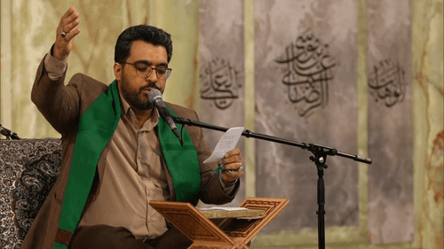 ولی تنها به عالم یک امیرالمؤمنین دارد