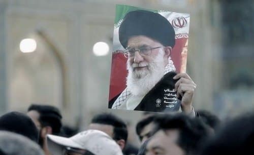 زائران حرم غرق در اندوه 