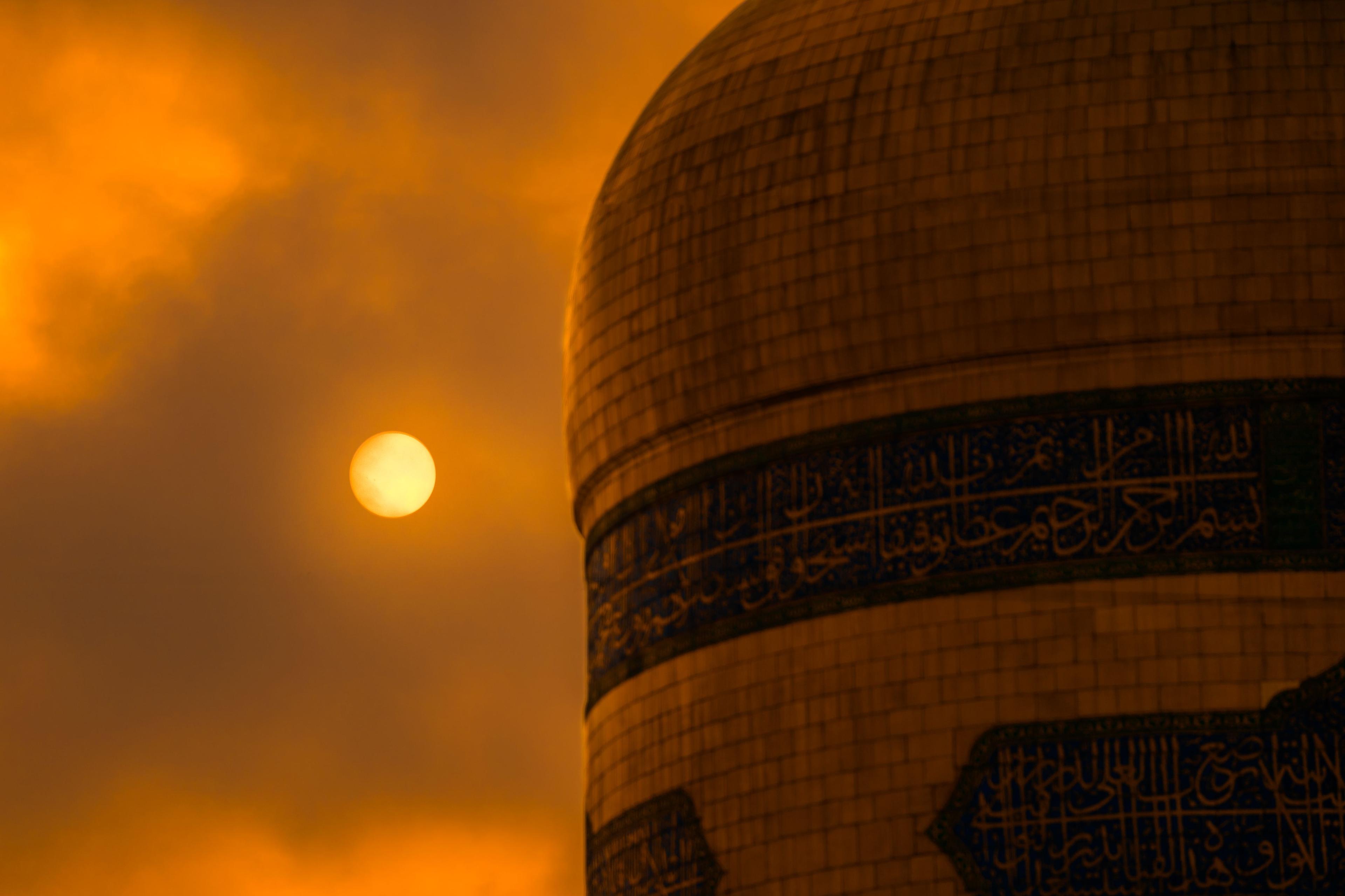 غروب خورشید در جوار خورشید هشتم