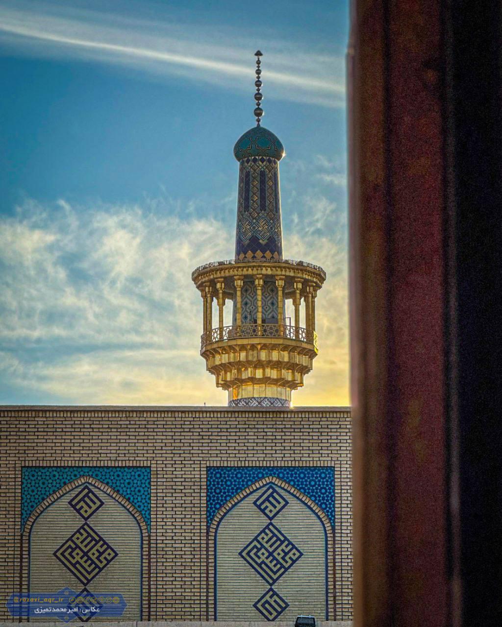 درخشش گلدسته حرم رضوی