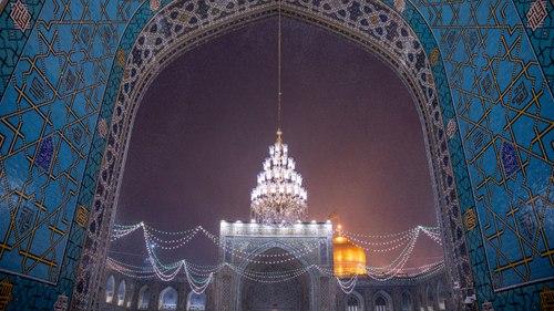  ایوان مقصوره گوهرشاد در شب برفی